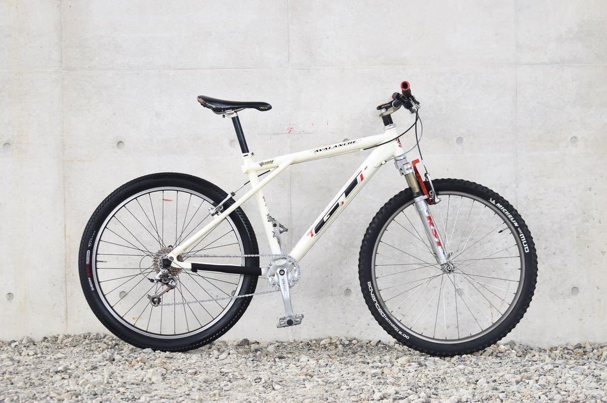 Yahoo!オークション - 【OLD MTB】90's GT avalanche 街乗り 26 Yahoo!オークション - 【OLD MTB】90's GT avalanche 街乗り 26