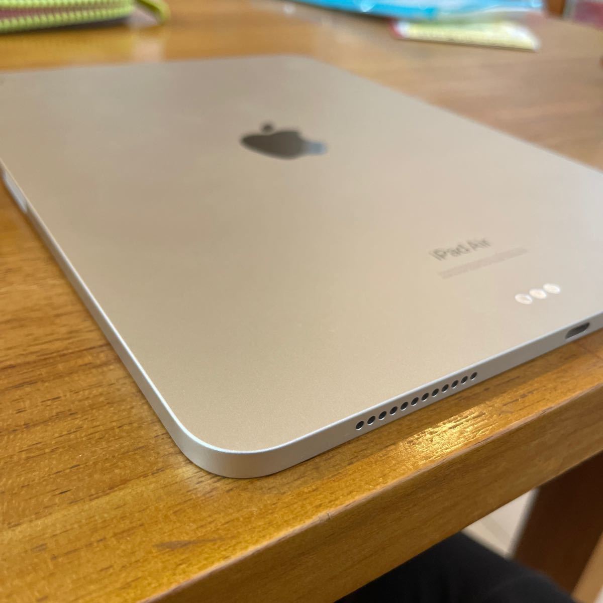 Apple iPad Air (10.9インチ 第5世代 スターライト)