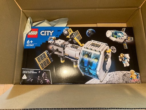 LEGO レゴ シティ 60349 月面ステーション 新品 未開封 の商品詳細