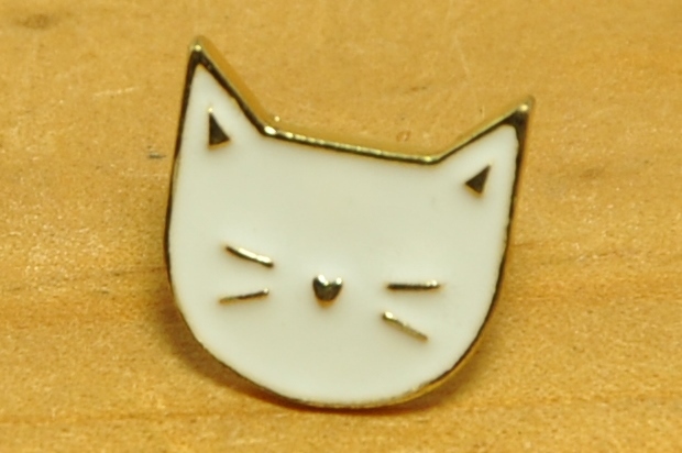 USA インポート Pins Badge ピンズ ピンバッジ ラペルピン 画鋲 白猫 ネコ ねこ ホワイト キャット cat かわいい 猫好き キュート T030_画像1