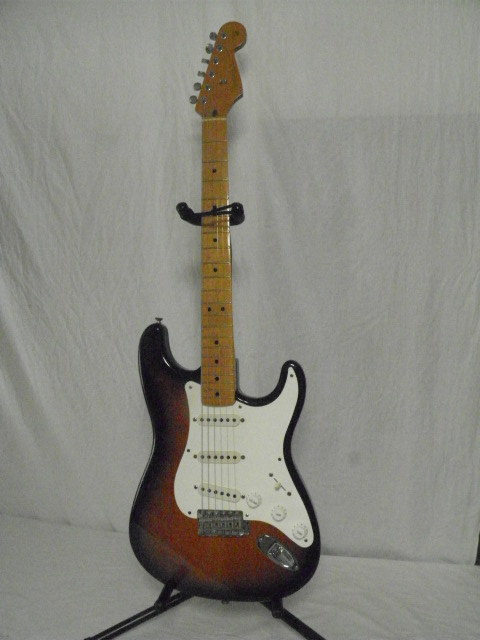 美品 American Vintage '57 ST 2SB Stratocaster Fender USA ストラトキャスター フェンダー _画像2