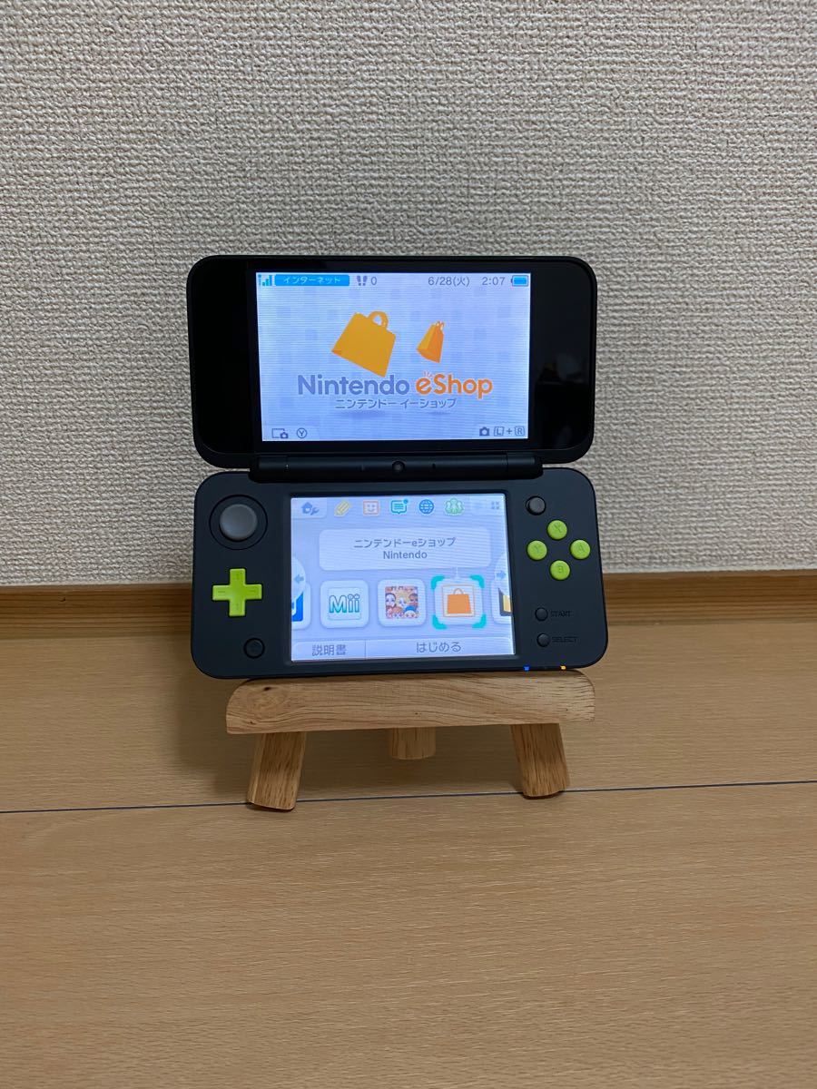 【新品同様】New ニンテンドー2DS LL 本体『ブラック×ライム』完品本体 Nintendo2dsll