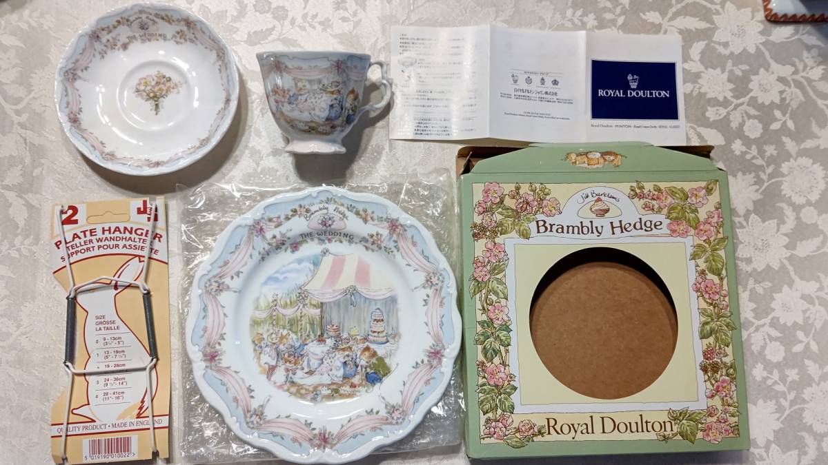 ４ Royal Doulton ロイヤルドルトン BRAMBLY HEDGE ブランブリーヘッジ ウエディングセット 箱入プレート（21㎝）＆カップ＆ソーサー_画像1