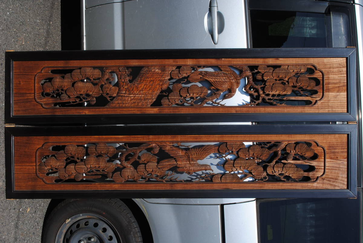 ア7　二枚組　高級　黒漆縁取　松と鳥　浮き彫り透かし模様　木製欄間　1762＆1758x368x30ミリ