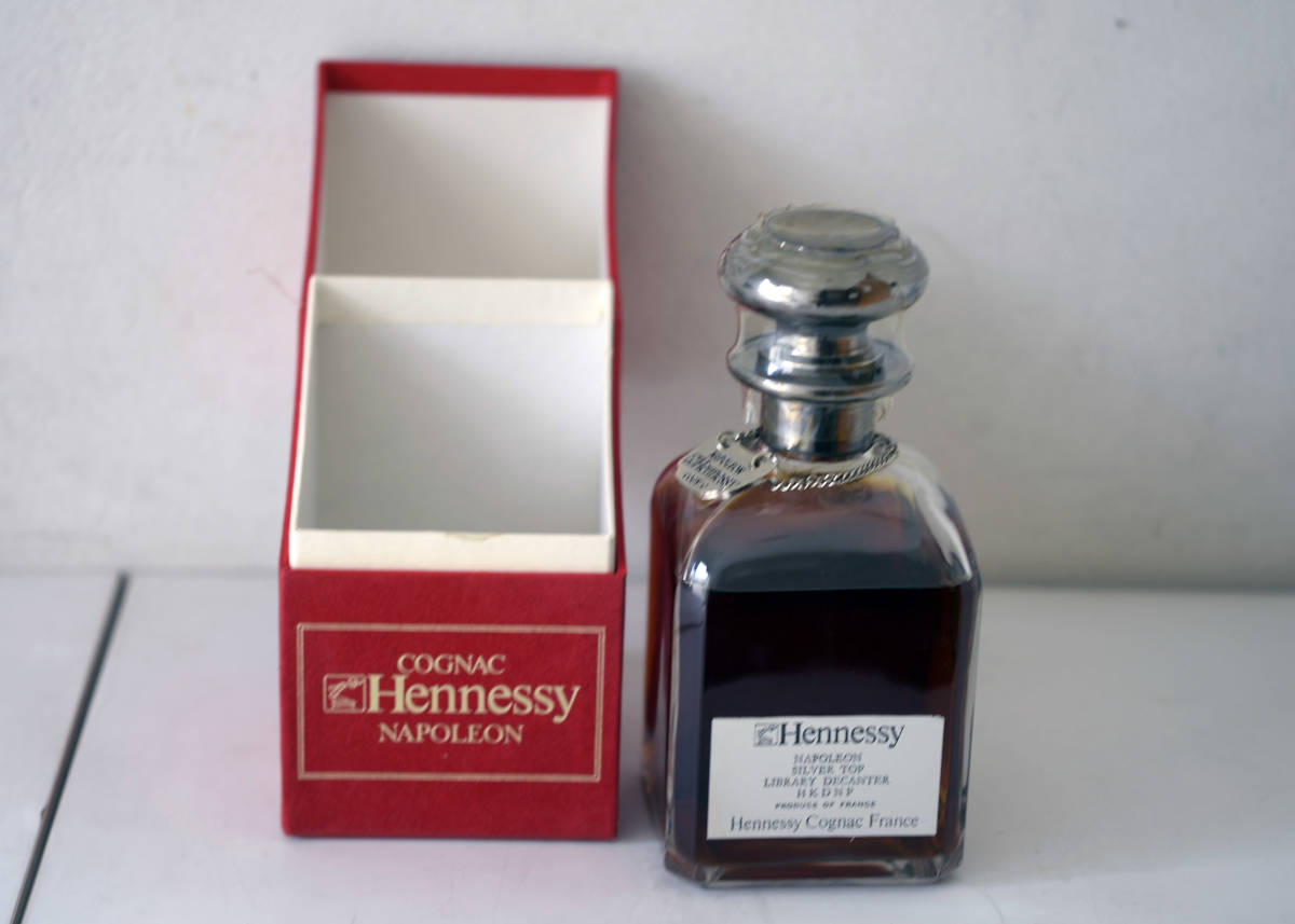 Hennessy ヘネシー シルバートップ 700ml 40％ dgden.cg