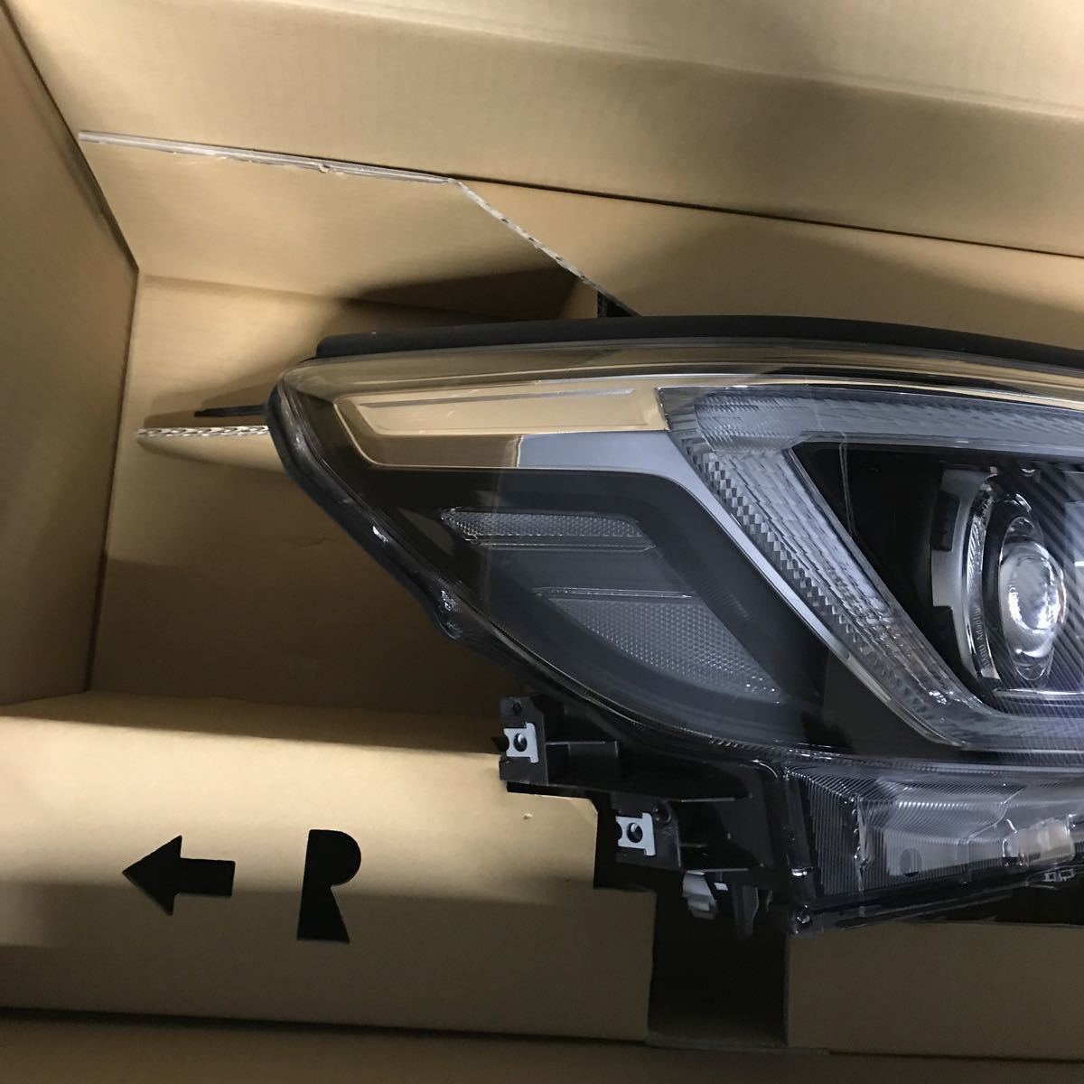 スバル フォレスター SK9 SKE 純正 LED ヘッドライト 右側 KOITO100