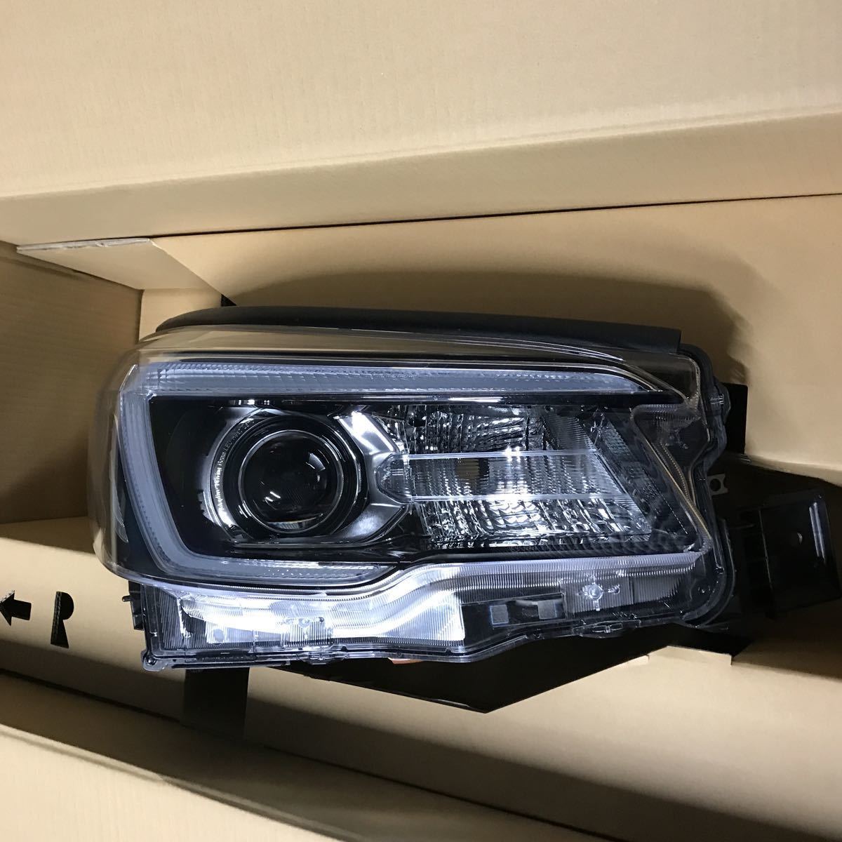 スバル フォレスター SK9 SKE 純正 LED ヘッドライト 右側 KOITO100