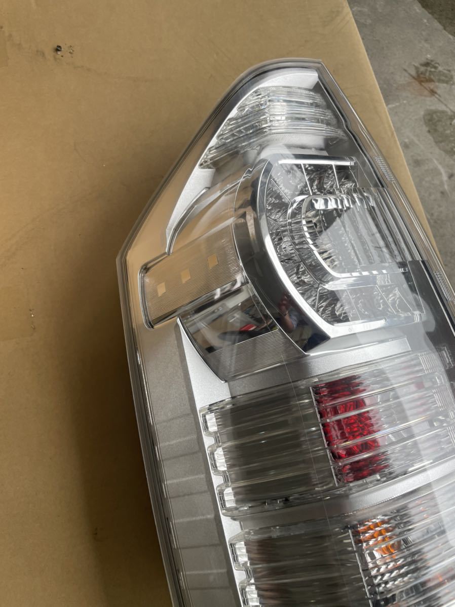 トヨタ ヴォクシー 70系 後期 LED 純正 テールランプ テール トヨタ ヴォクシー 70系 後期 LED 純正 テールランプ テール