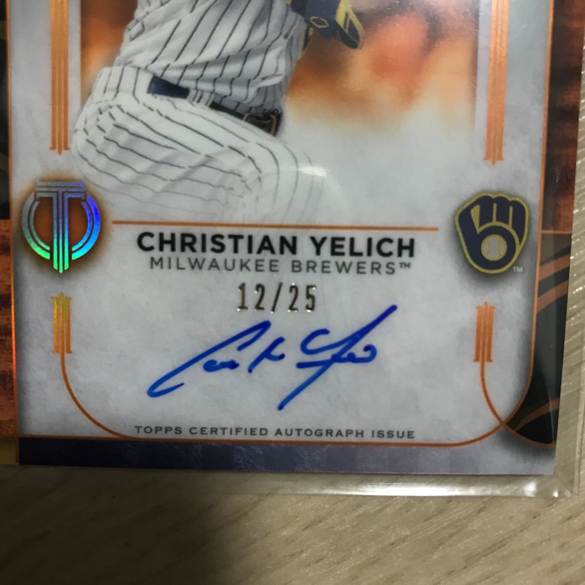 topps TRIBUTE 2022 CHRISTIAN YELICH 直筆サインカード　直書き　BREWERS Autograph Auto 25枚限定_画像2