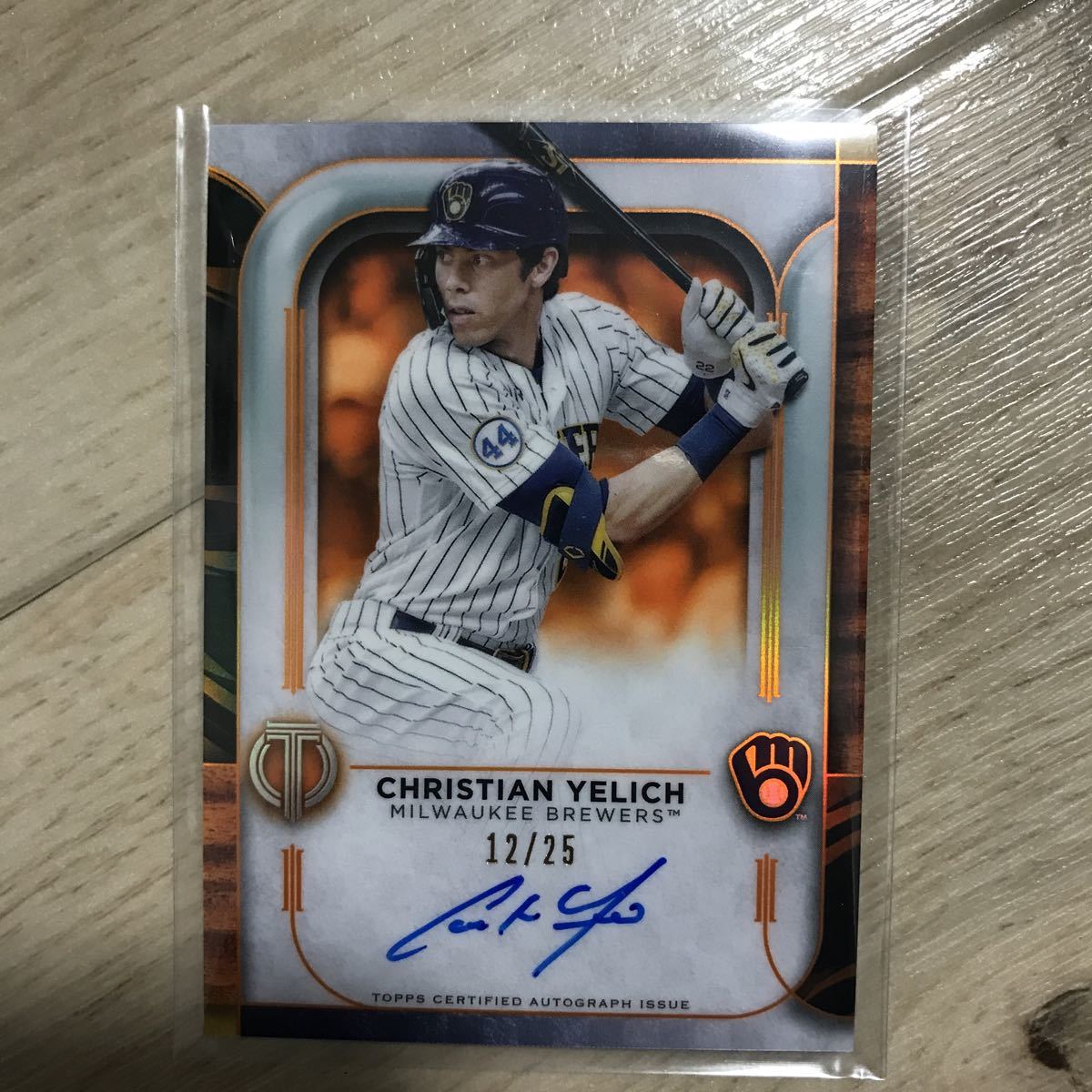 topps TRIBUTE 2022 CHRISTIAN YELICH 直筆サインカード　直書き　BREWERS Autograph Auto 25枚限定_画像1
