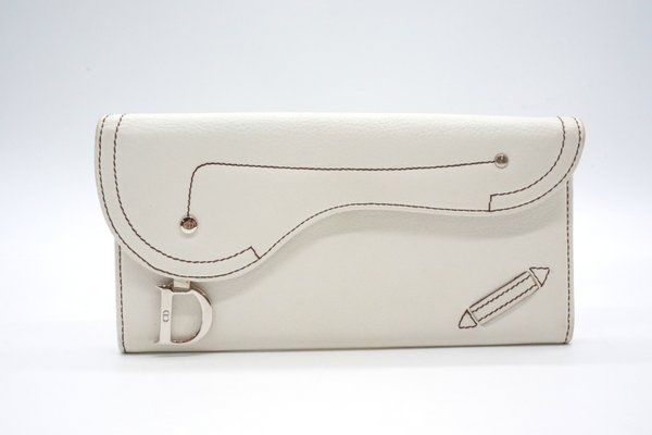 クリスチャン ディオール サドル 二つ折り 長財布 Dロゴモチーフ