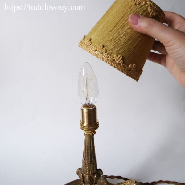 【白鳥が羽を休める手燭のともしび】フランス アンティーク テーブルランプ 照明 シェード付◆Antique Brass Swan Table Lamp with Shade◆_画像4