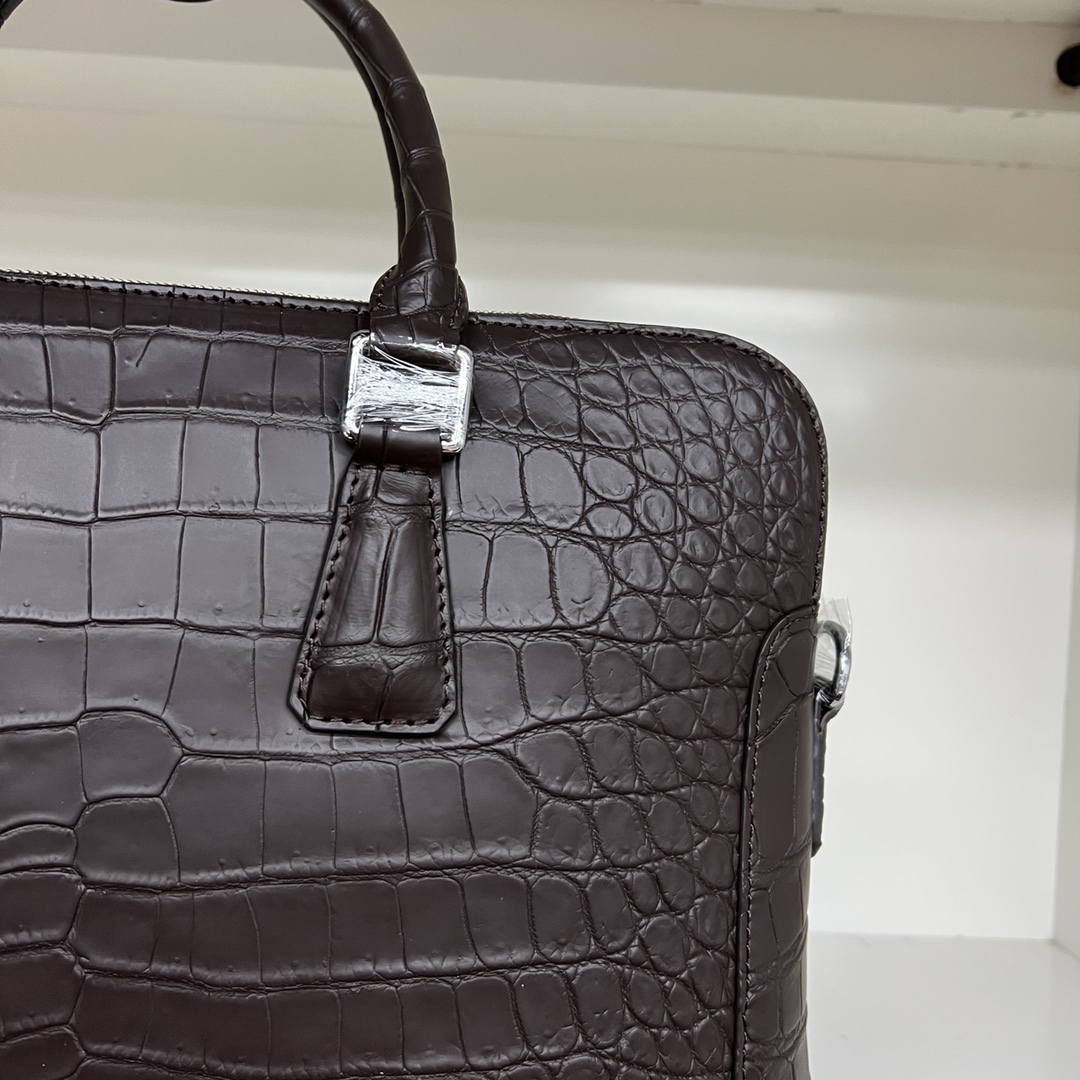 極上品 定価30万円超◇クロコダイルレザー マット仕上げ ワニ革