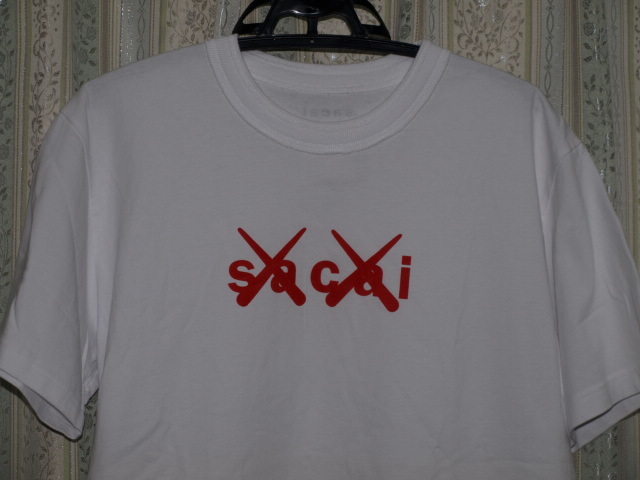 SACAI サカイ KAWSコラボ 半袖Tシャツ delrioyachts.com