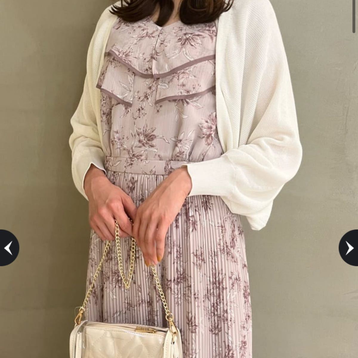 新品 JUSGLITTY 限定 ライン タッチ プリント ワンピース 花柄 新品 JUSGLITTY 限定 ライン タッチ プリント ワンピース 花柄