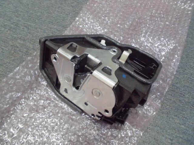 即決！新品！純正！ドアロック フロント左側 右ハンドル用 BMW E90 E60 E87 E85 F30 51217202145