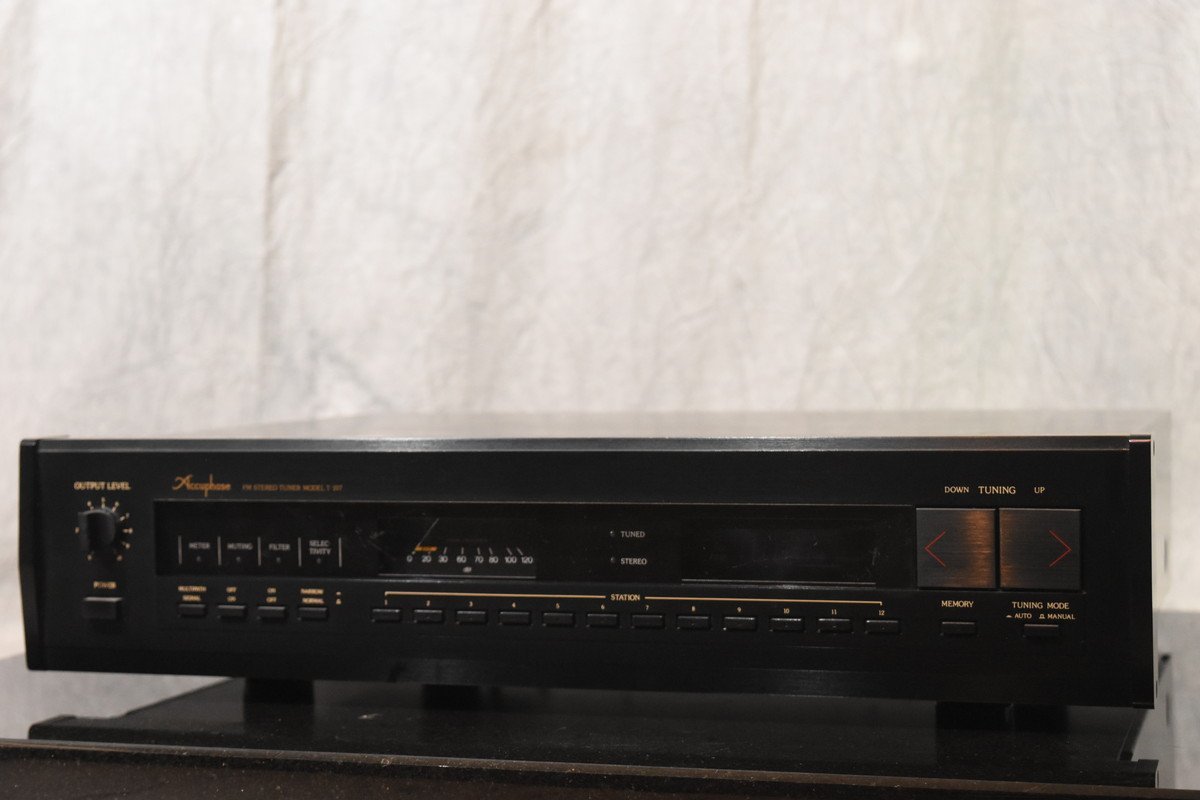 Accuphase アキュフェーズ FMチューナー T-107【現状渡し品