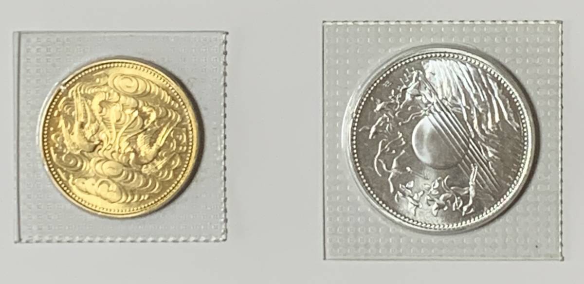 天皇陛下御在位60年記念10万円金貨1枚と1万円銀貨1枚、ブリスター