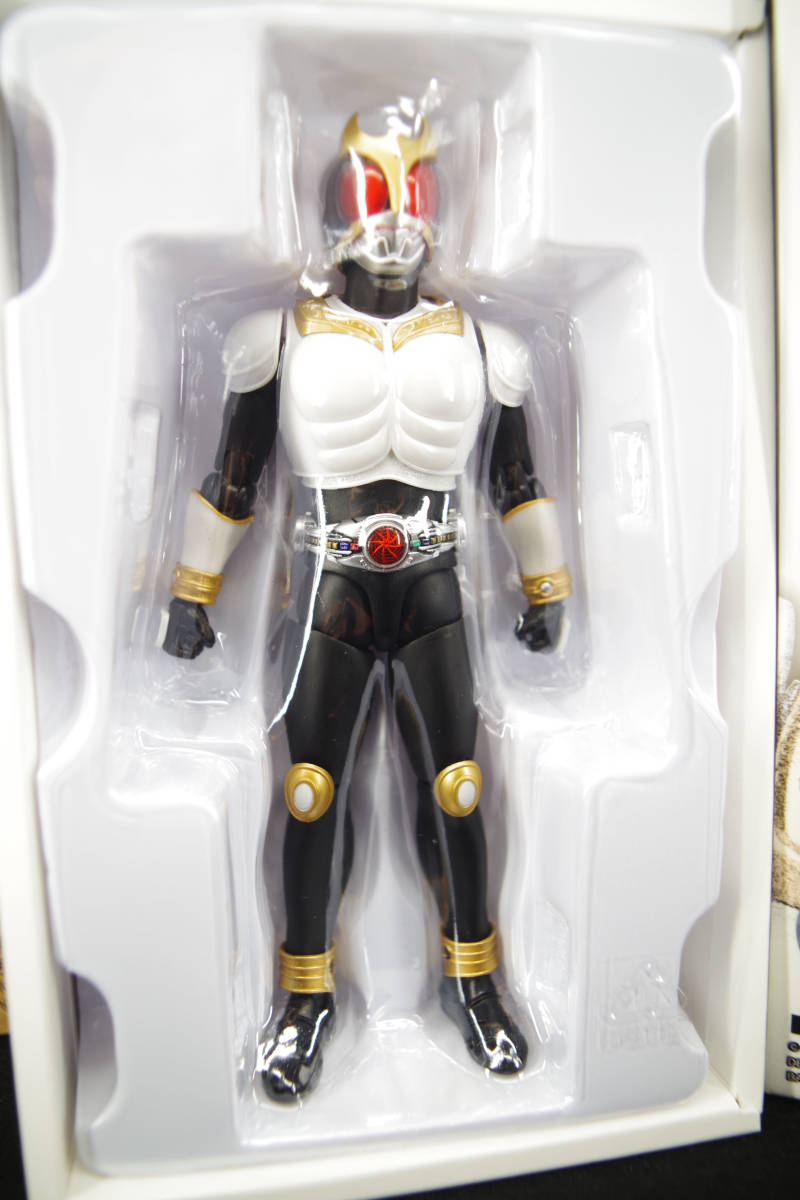 送料無料 開封品】S.H.Figuarts 仮面ライダークウガ グローイング