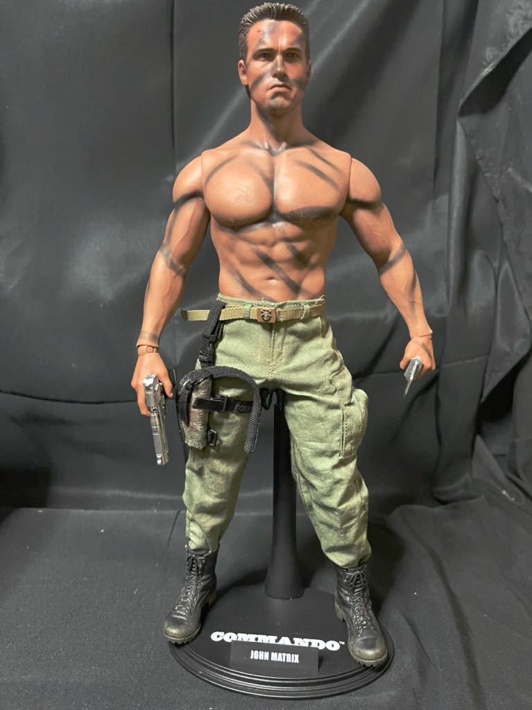 ホットトイズ コマンドー アーノルドシュワルツネッガー 1/6ムービー