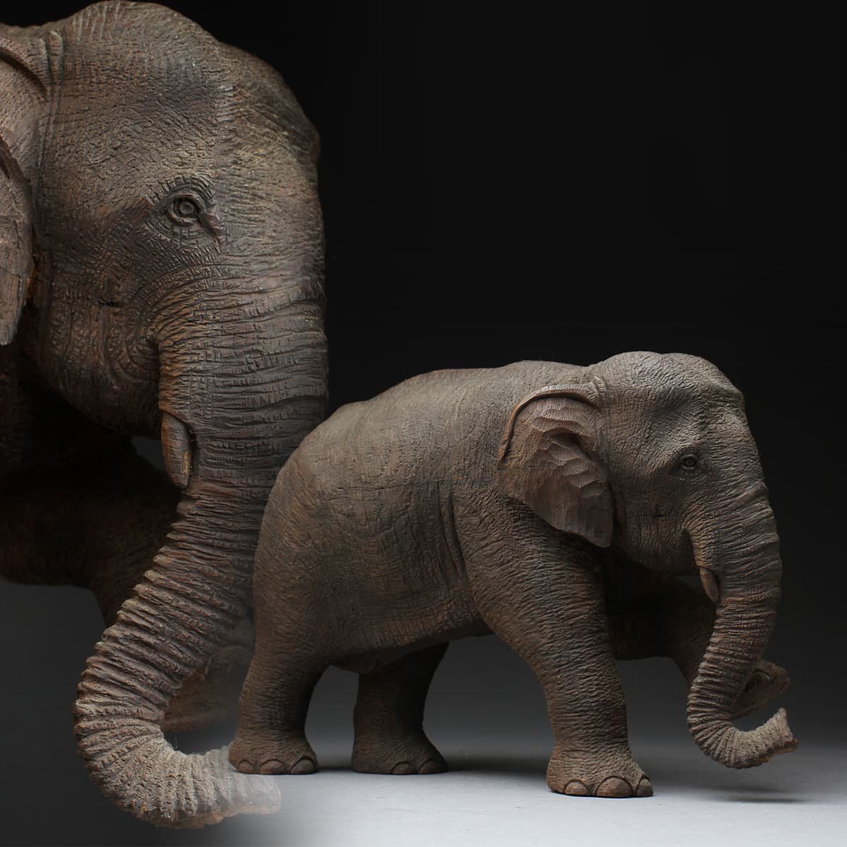 ED370 時代物 在銘 精巧細工 木彫 象 高17cm 重1.1kg 木造象 木雕大象 