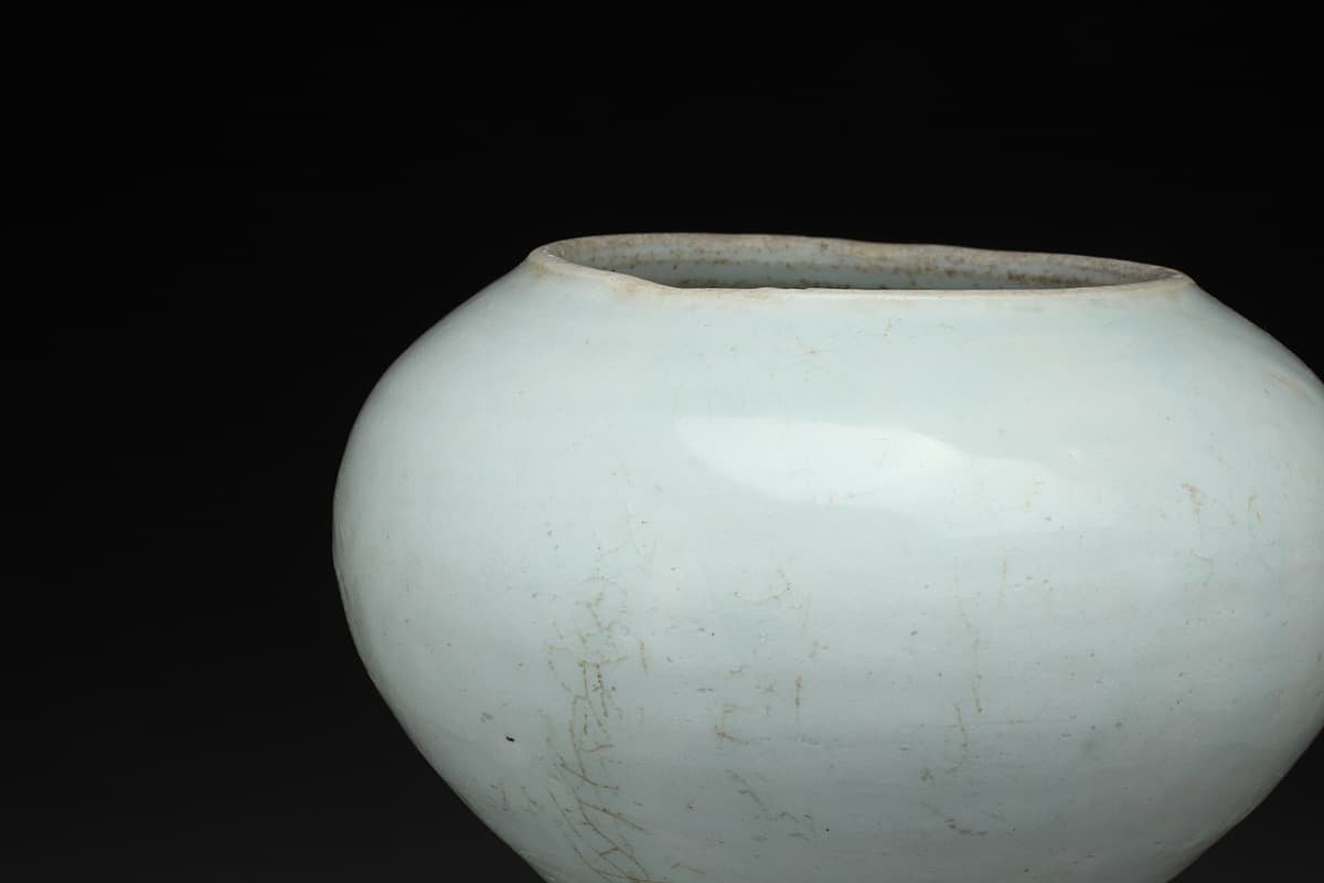ED143 朝鮮古美術 李朝白磁小壺 高7.7cm 重453g・李朝小壷・白磁塩笥・白釉小罐・白瓷罐 朝鮮古陶