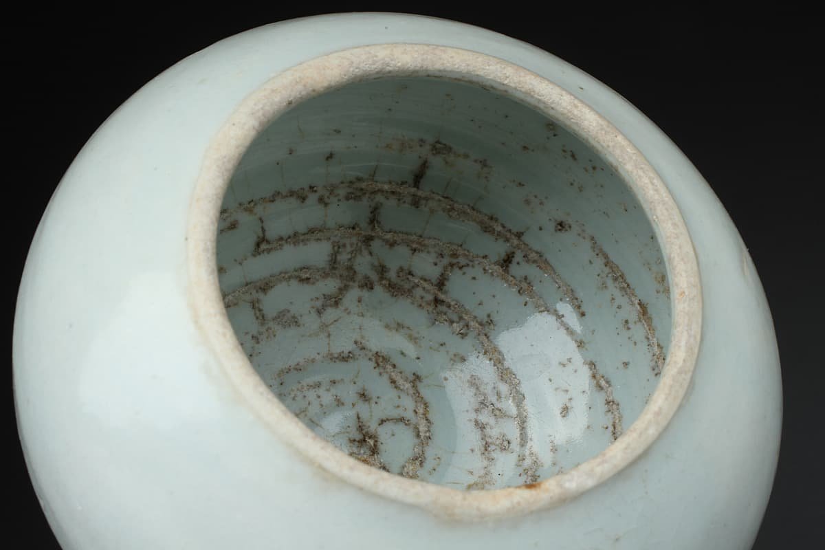 ED143 朝鮮古美術 李朝白磁小壺 高7.7cm 重453g・李朝小壷・白磁塩笥・白釉小罐・白瓷罐 朝鮮古陶