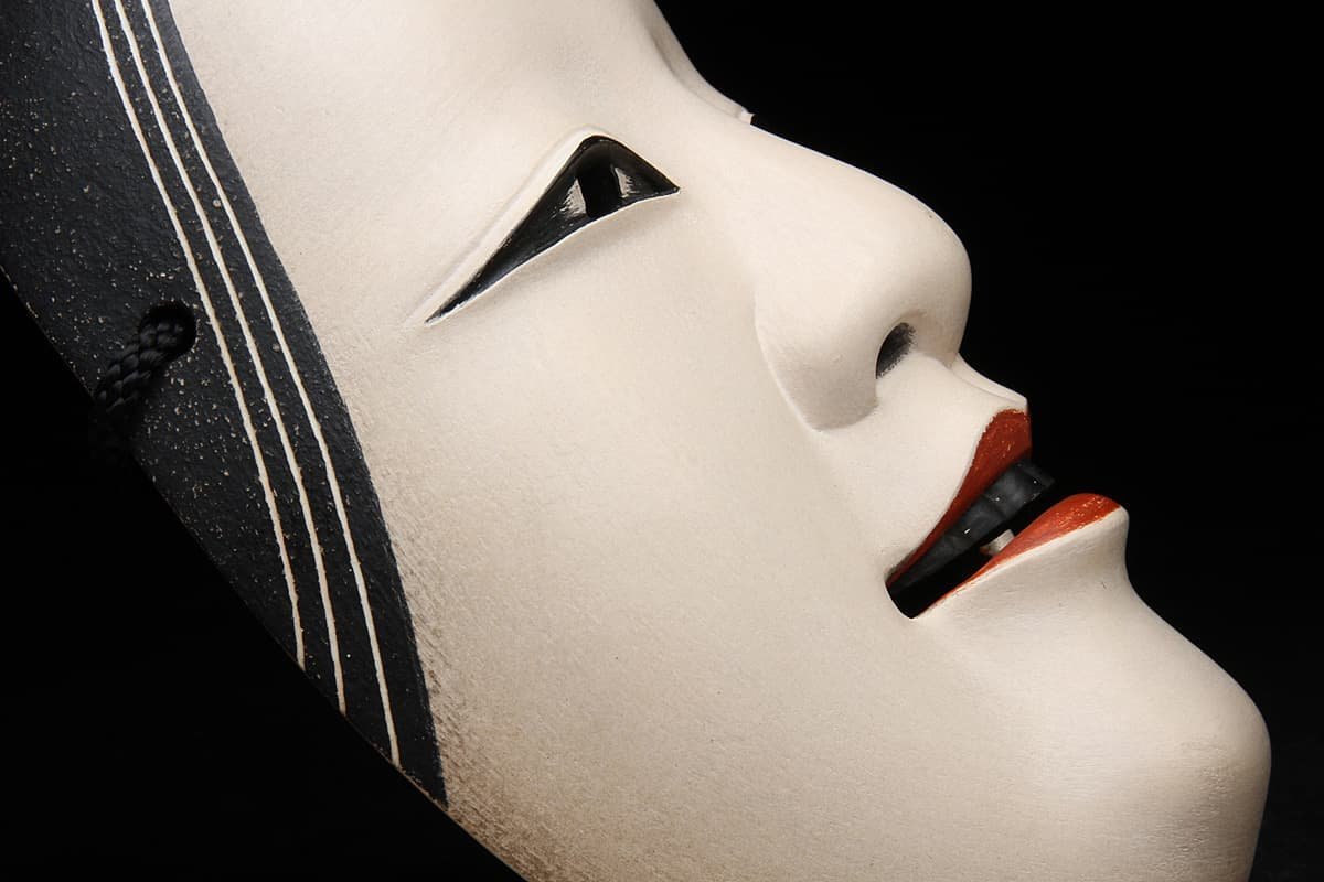 UR853 【能面師 沖田正龍 作】木彫彩色 能面「小面」縦21.5cm 重167g