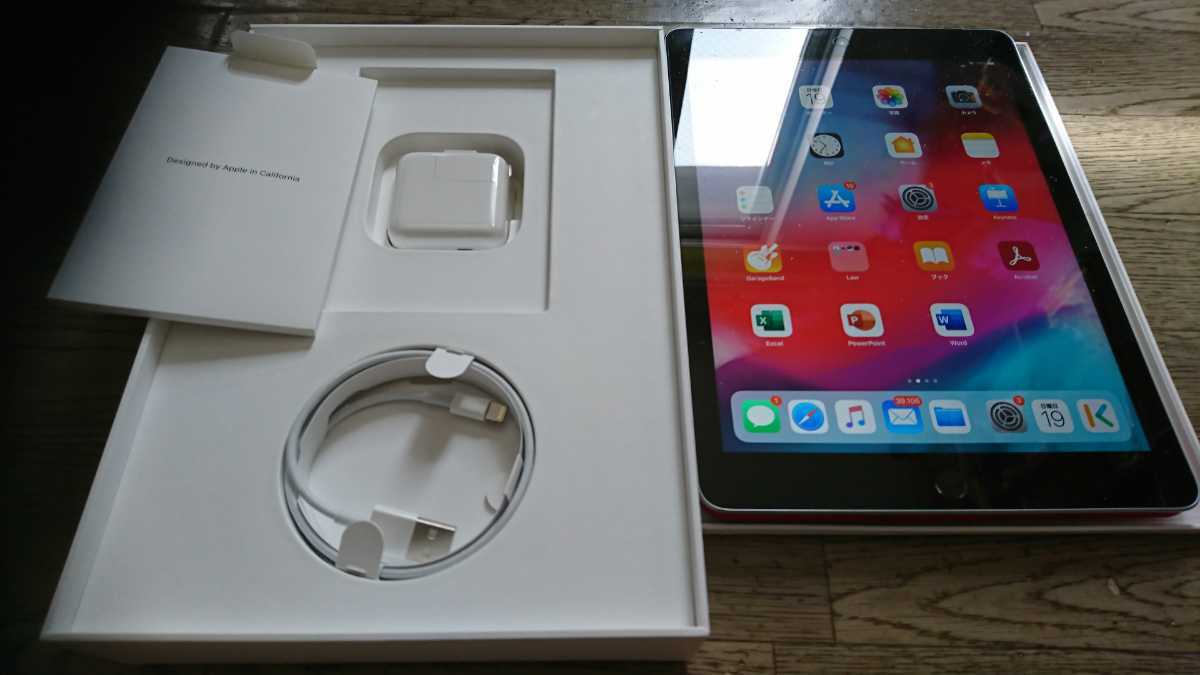 Apple iPad 第6世代 Wifi+Cellular 32GB 純正おまけMagicKeyboard、PRODUCT RED スマートカバーつき