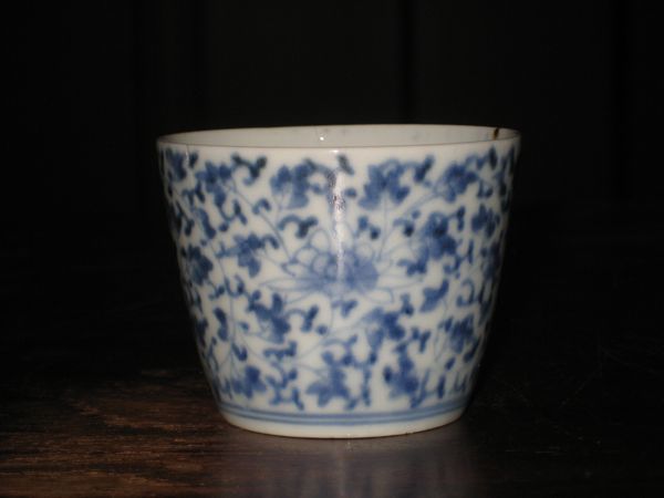 Yahoo!オークション - 古伊万里 銘品 花唐草文 珍品 小蕎麦猪口 Yahoo!オークション - 古伊万里 銘品 花唐草文 珍品 小蕎麦猪口