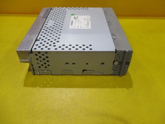 ジャンク品★日産純正 キューブZ11外し CDプレーヤー/デッキ 1DlNボックスケース付★28185-4V00B CQ-JN8501AK★即納_画像6