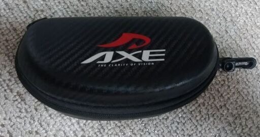 AXE　オーバーサングラス　ケース付き_画像4