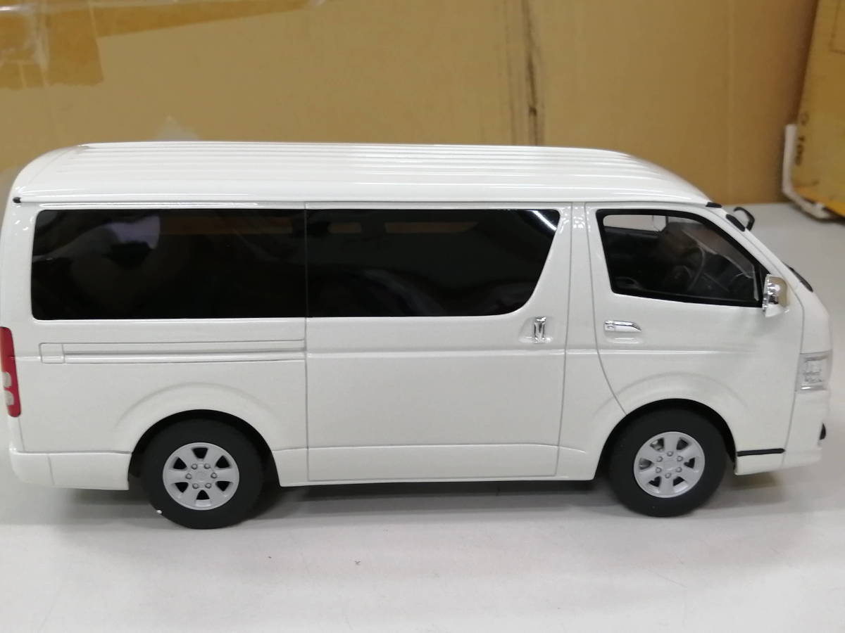 samurai トヨタ ハイエース 京商 1/18 スーパーGL ホワイト samurai トヨタ ハイエース 京商 1/18 スーパーGL ホワイト