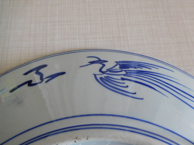 期間限定値引きセール　古伊万里　江戸時代　市松紋に唐子図大皿　４７ｃｍ_ヒビの様に見えるのは撮影時の反射です。
