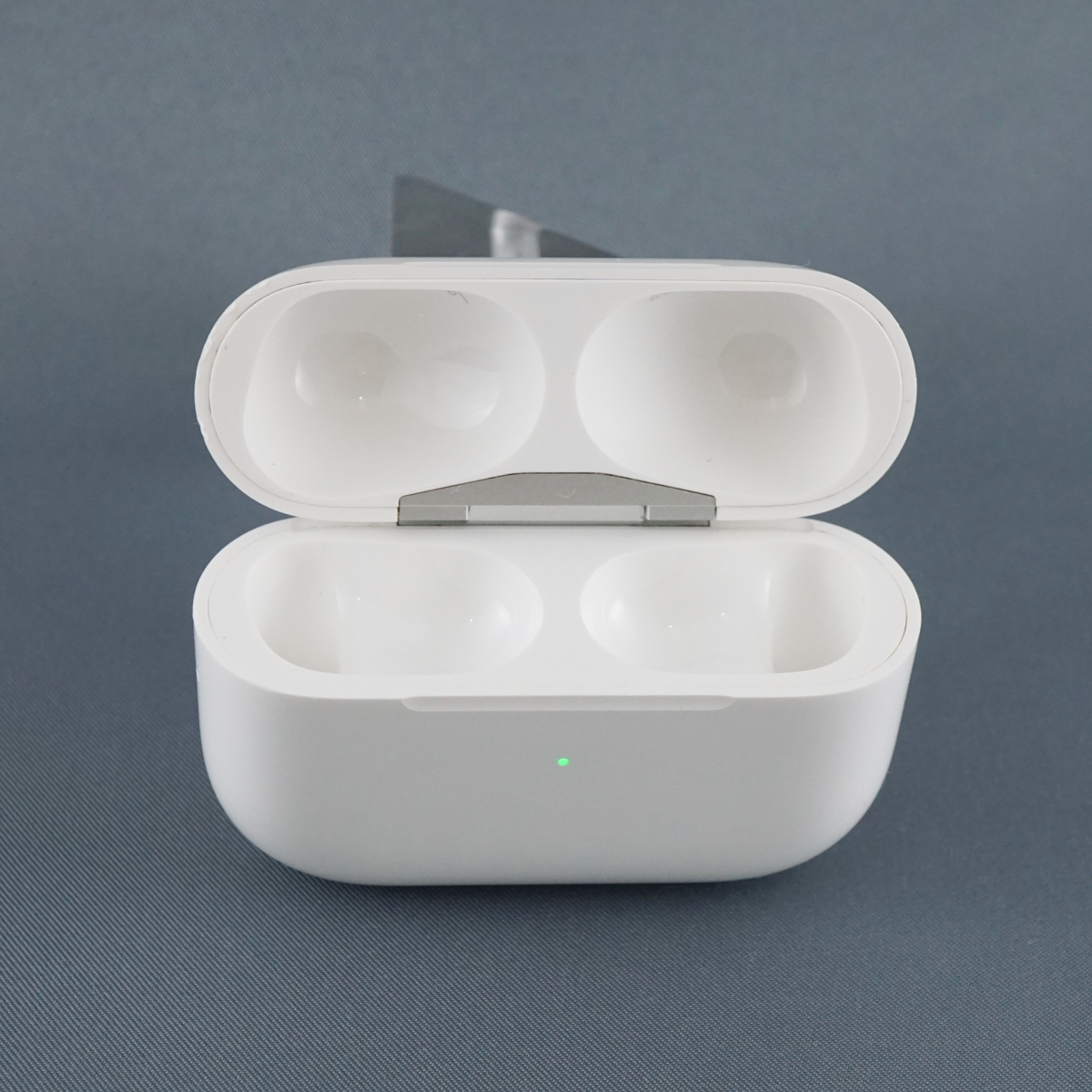 AirPods Pro 充電ケースのみ USED品 Apple 純正 完動品 ワイヤレス充電 エアーポッズプロ アップル 正規品 完動品 X3383 KR_画像3