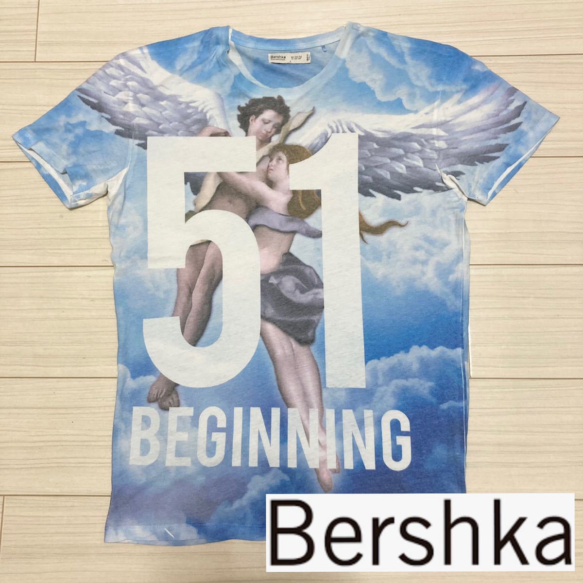 良品 Bershka ベルシュカ エンジェル 天使 BEGINNING Tシャツ M スカイブルー 空 雲 51 半袖 ANGEL｜PayPayフリマ