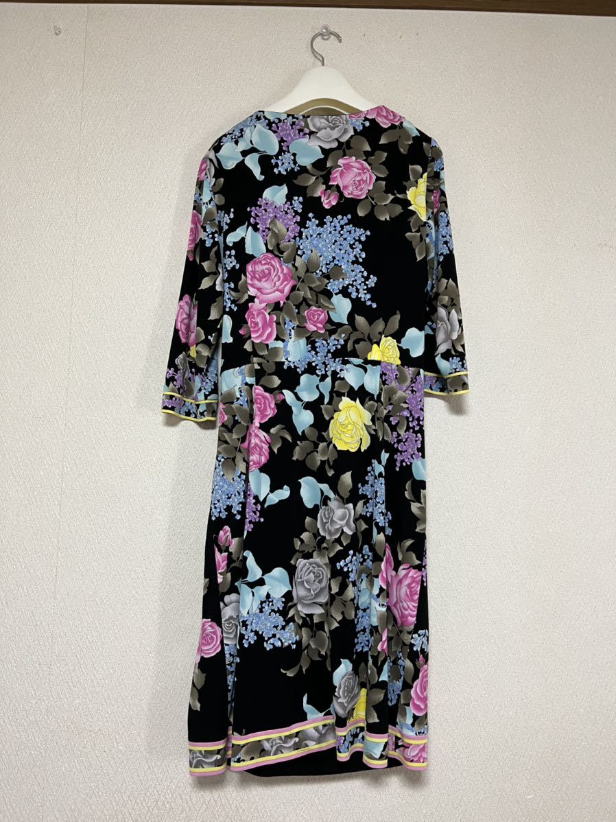 なんですが LEONARDレオナール☆ 近年黒字に花柄 カシュクール風