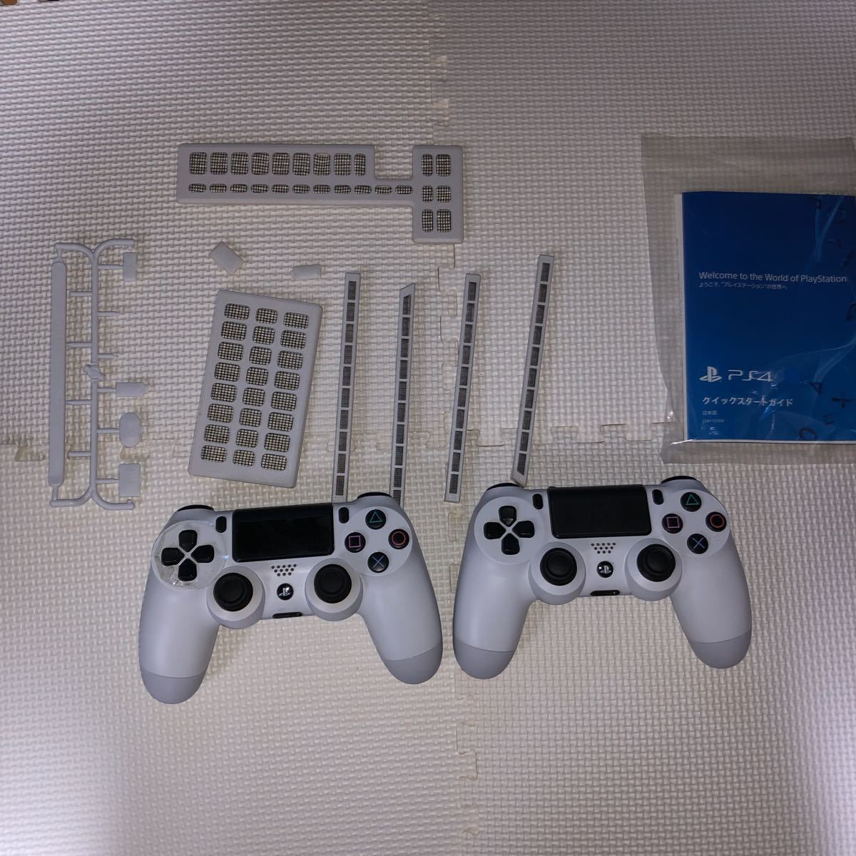 PS4本体 Glacier White ホワイト　CUH-1200A 500GB 美品　初期化済　完動品　美品コントローラー2個付　合計3個_画像9