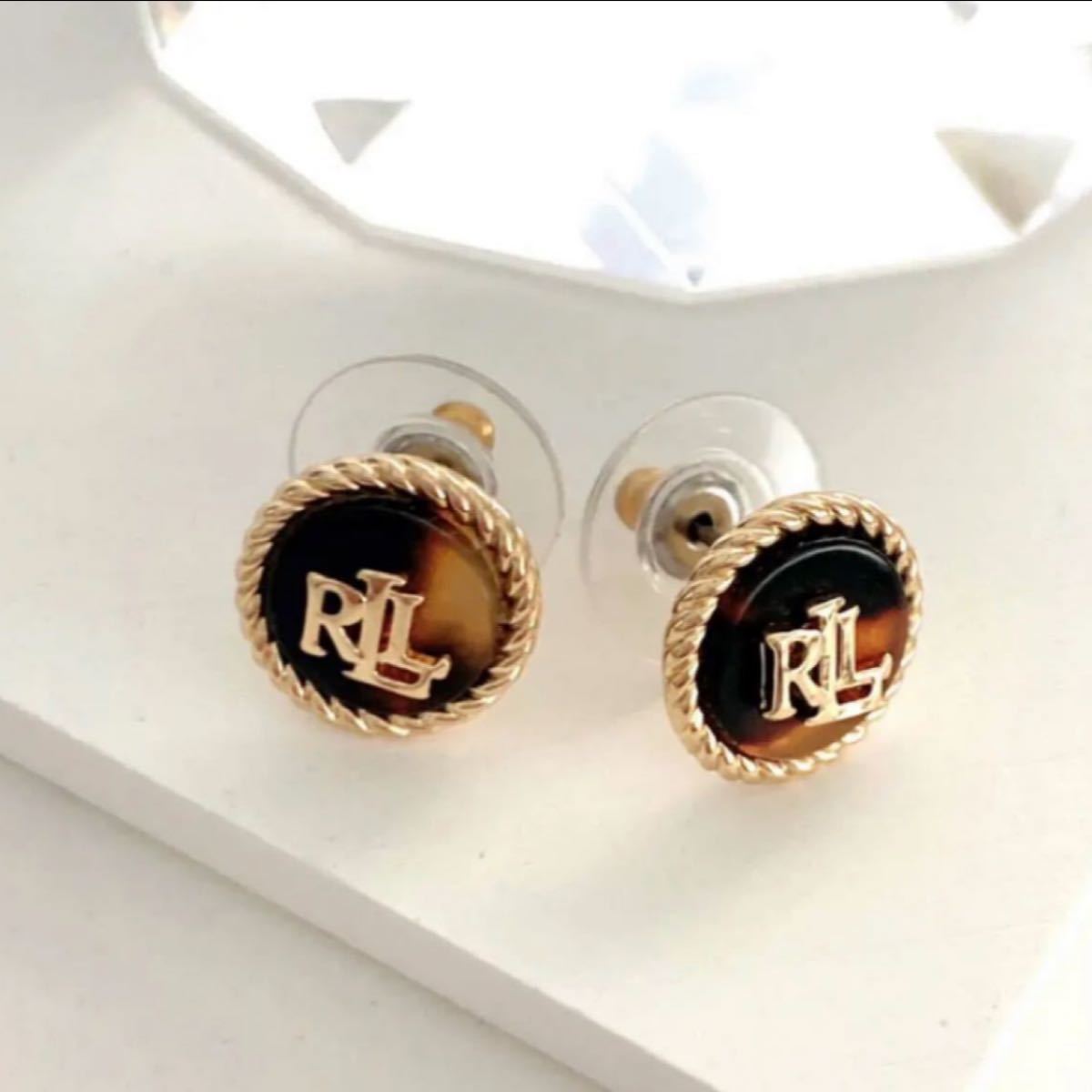 Lauren Ralph Laurenローレン★鼈甲風 ロゴスタッズピアス ラルフローレン RLL べっ甲模様 ロゴ スタッドピアス|Yahoo