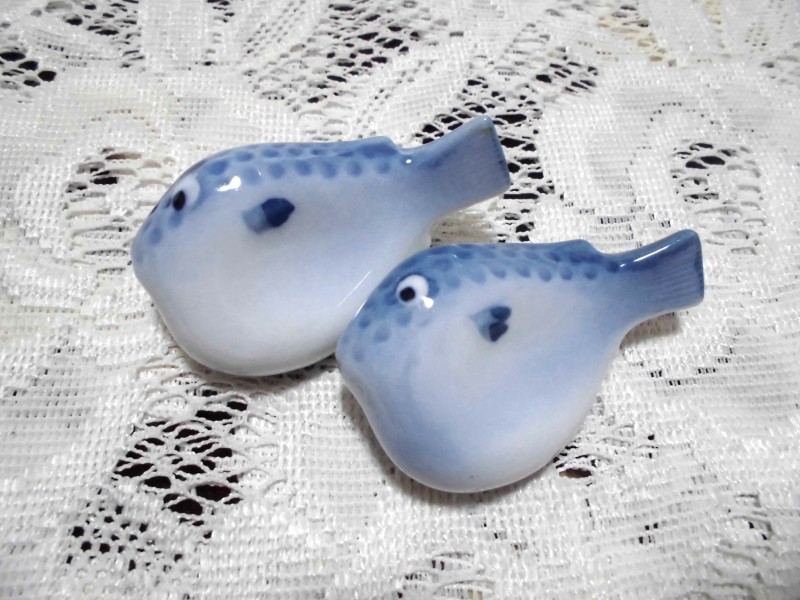 昭和レトロ 魚 ふぐ 箸置き 2個セット 青 ブルー 陶器_画像1