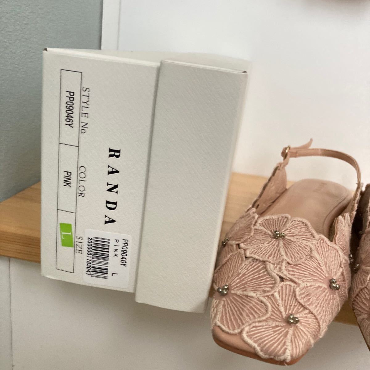 匿名配送】 新品 フラワーカッティングスクエアトゥパンプス 匿名配送】 新品 フラワーカッティングスクエアトゥパンプス