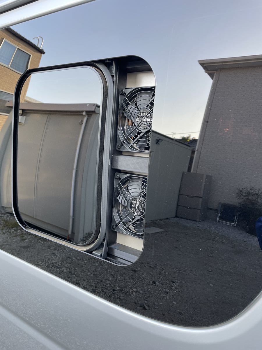 ハイエース200系専用設計 換気ファン 運転席側スライド小窓 ハイエース200系専用設計 換気ファン 運転席側スライド小窓