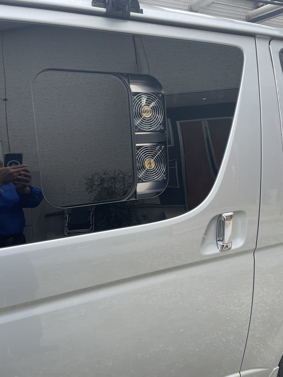 ハイエース200系専用設計 換気ファン 運転席側スライド小窓 ハイエース200系専用設計 換気ファン 運転席側スライド小窓