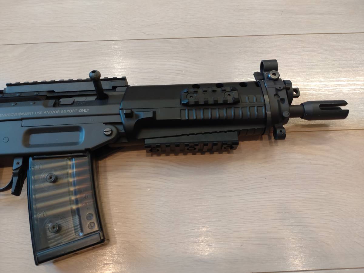 使用感なく美品 マルイ SIG552シールズ 純正マウントベース付き 使用感なく美品 マルイ SIG552シールズ 純正マウントベース付き