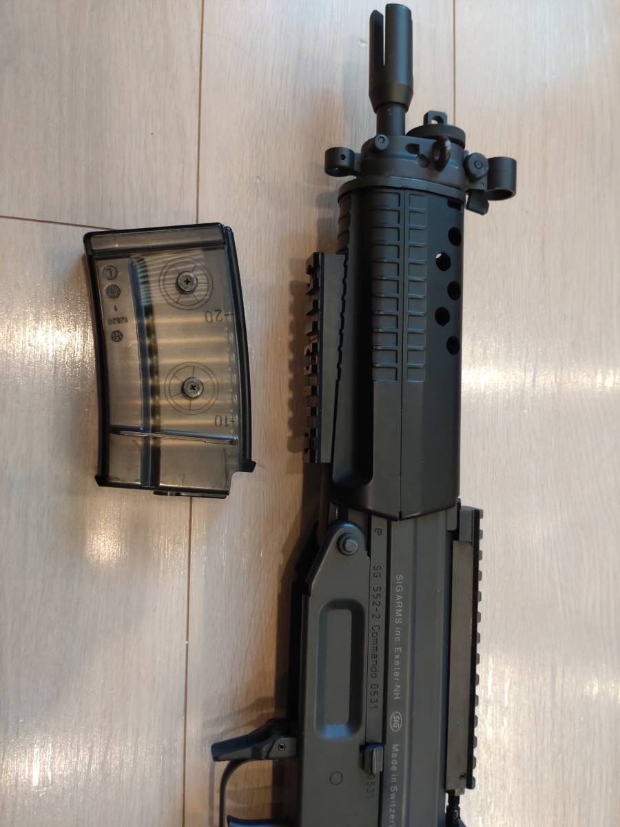 使用感なく美品 マルイ SIG552シールズ 純正マウントベース付き 使用感なく美品 マルイ SIG552シールズ 純正マウントベース付き