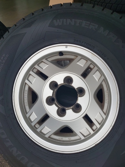 ＴＯＹＯＴＡ　ランクルプラド　ＫＺＪ７８ｗ　２６５／７０Ｒ１５　スタッドレスタイヤ　WINTER　MAXX　ＳＪ８　純正アルミホイール　_画像3