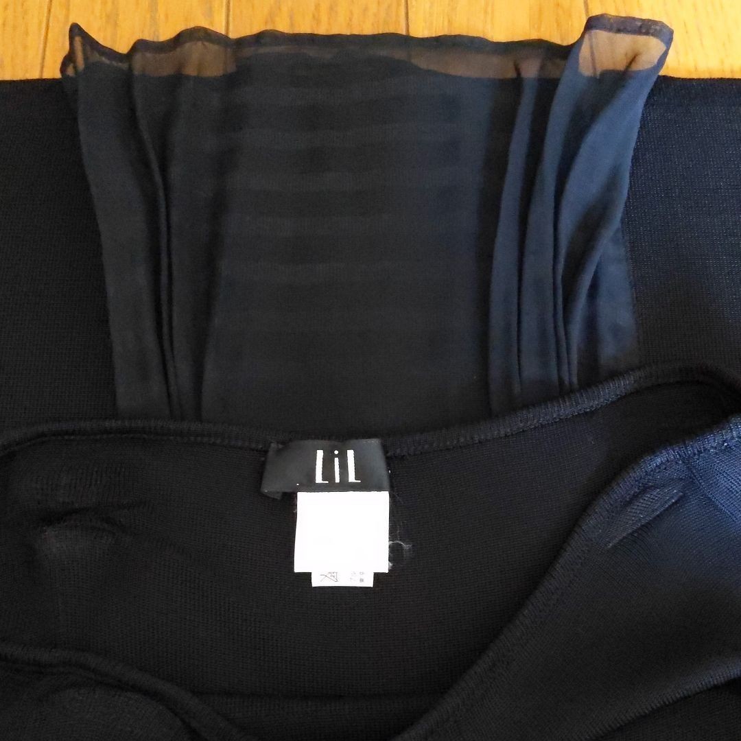 値下げ！★LiL★マットなブラックに、前後に素材感の違うデザインの上品なスカート！！