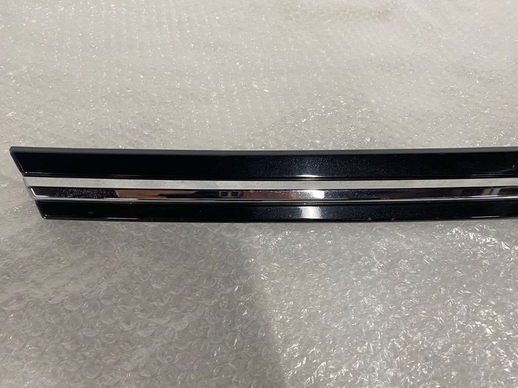80系 前期 ヴォクシー 純正 ボンネットモール 75770-28130 グリル ヴォクシー ZWR80 前期 純正 ボンネットモール フードグリル