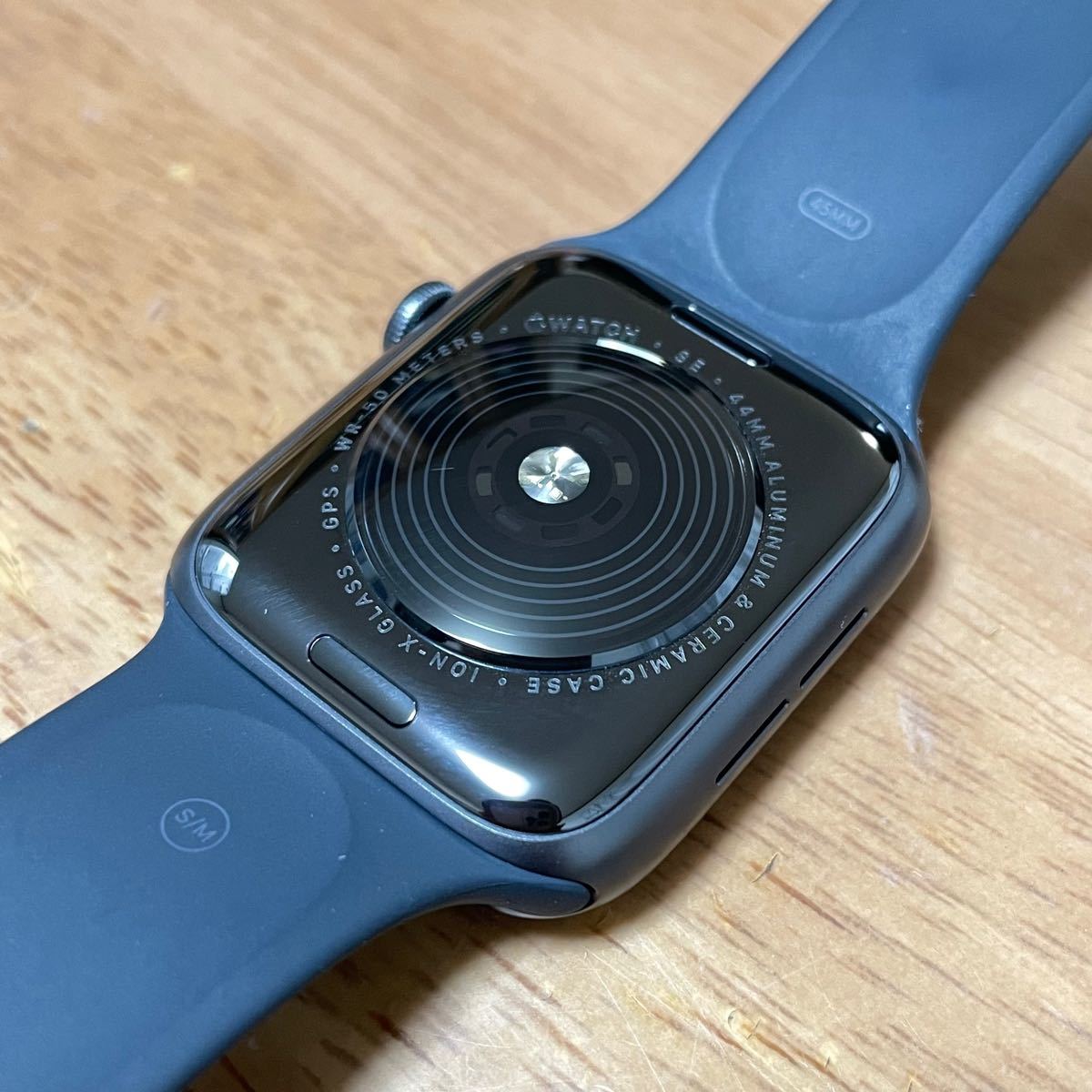 ついに再販開始 Apple Watch SE 44mm スペースグレイ GPSモデル