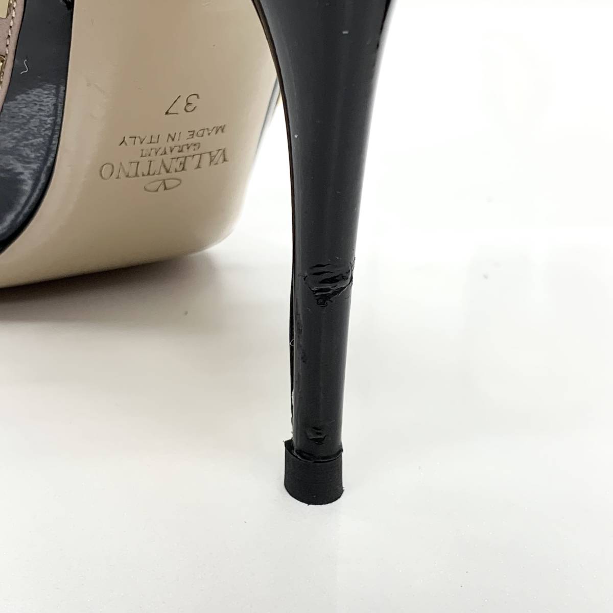 4115 ヴァレンティノ ロックスタッズ パテント レザー パンプス バイ